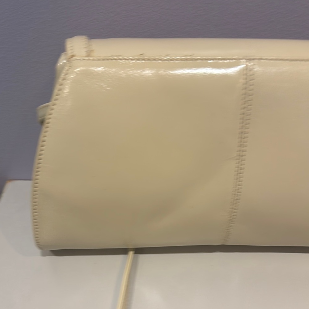 Elegant Cream Shoulder Bag - Picture 7 of 9